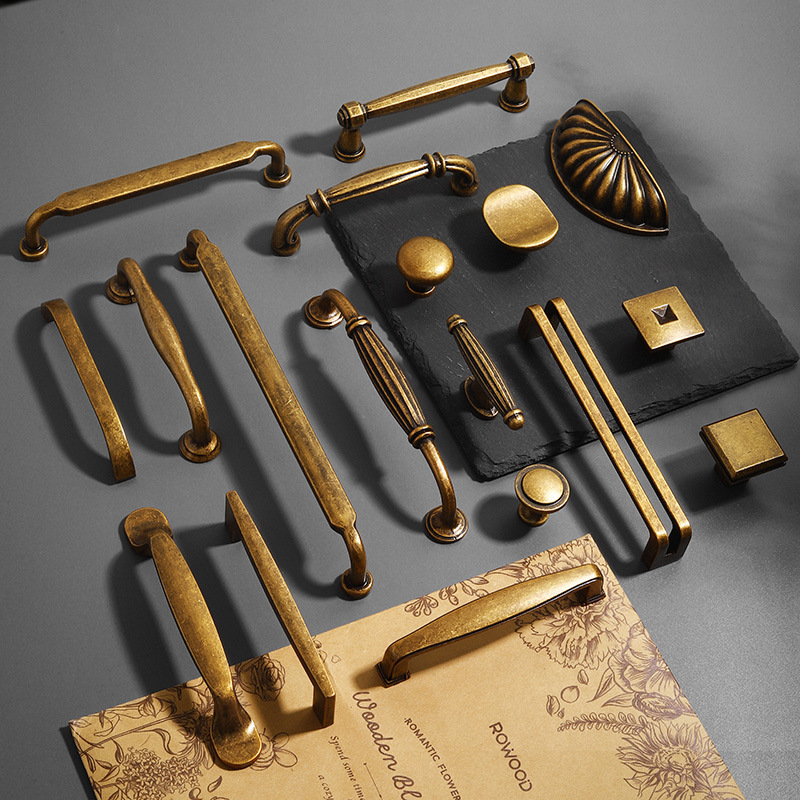 Furniture And Kitchen Hardware Fitting - Nordic Vintage จับสําหรับเฟอร์นิเจอร์ Bronze จับสําหรับตู้เสื้อผ้าและลิ้นชักฮาร์ดแวร์ติดตั้งตู้ครัวจับตู้หนังสือ